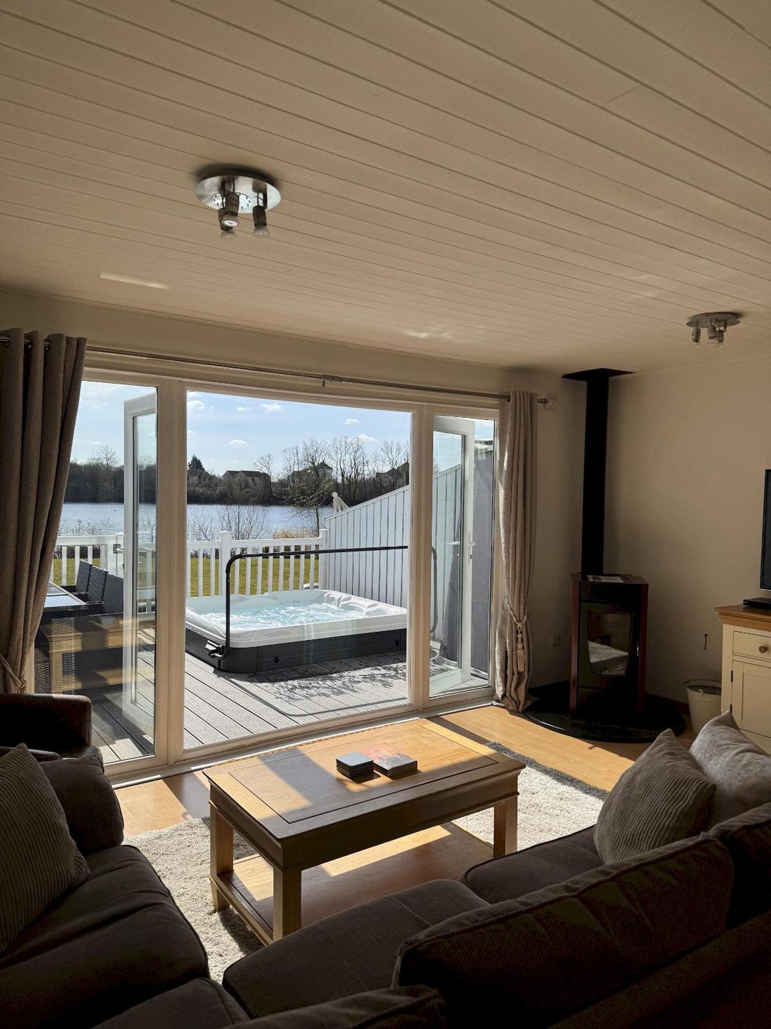 Medway Hot Tub Lodge South Cerney Exterior foto