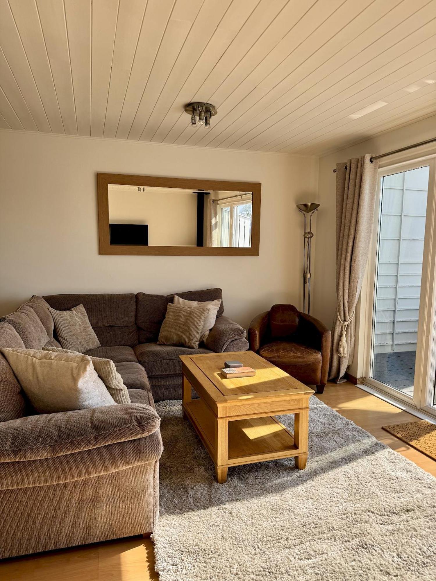 Medway Hot Tub Lodge South Cerney Exterior foto