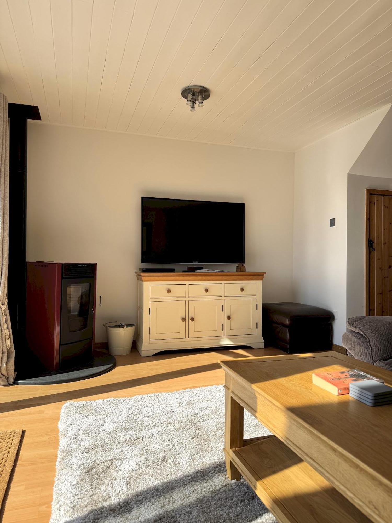 Medway Hot Tub Lodge South Cerney Exterior foto
